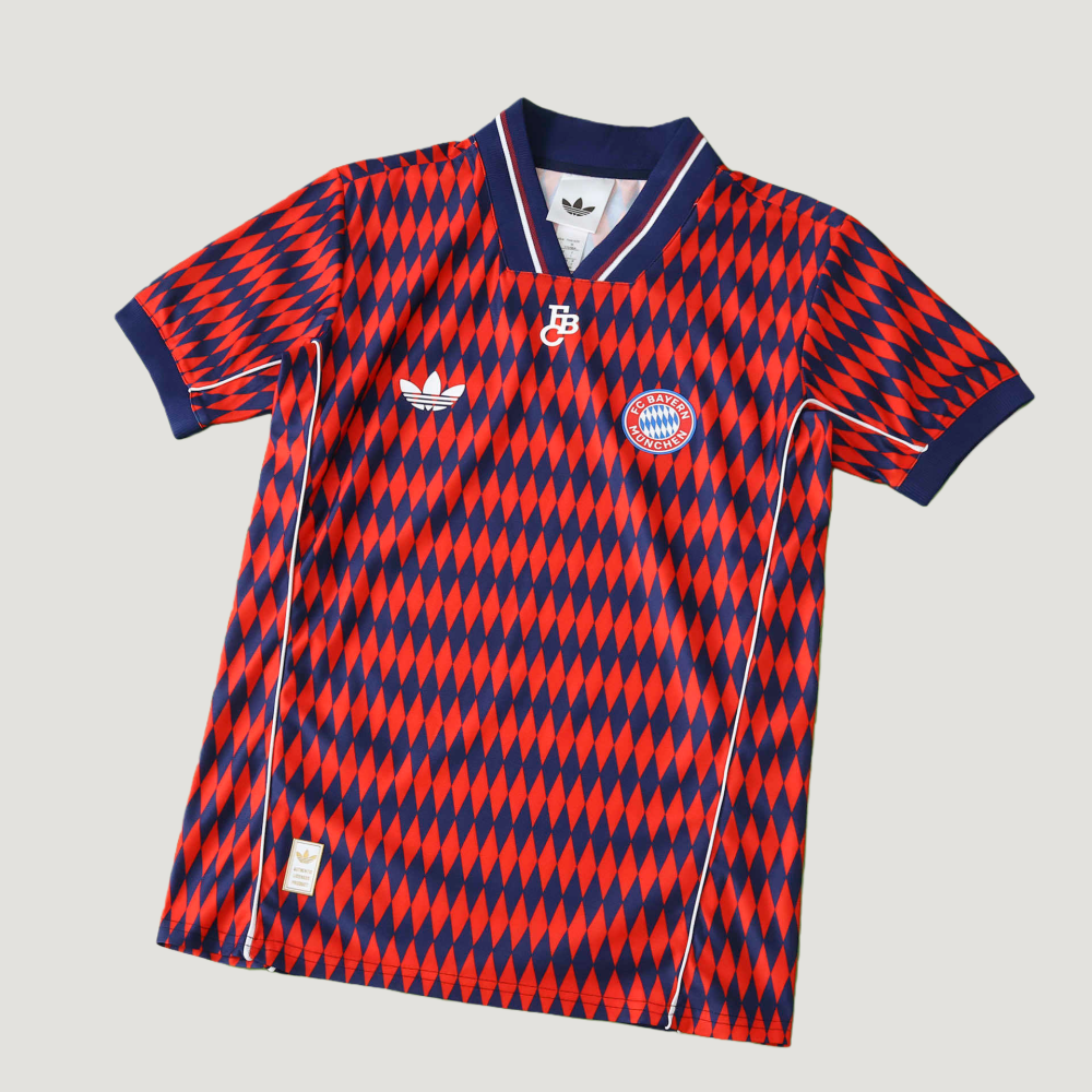 2526 Fußball-Club Bayern München Concept version Player version