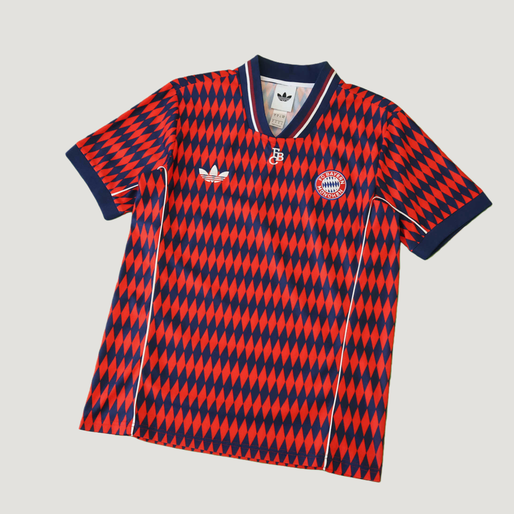 2526 Fußball-Club Bayern München Concept version Player version