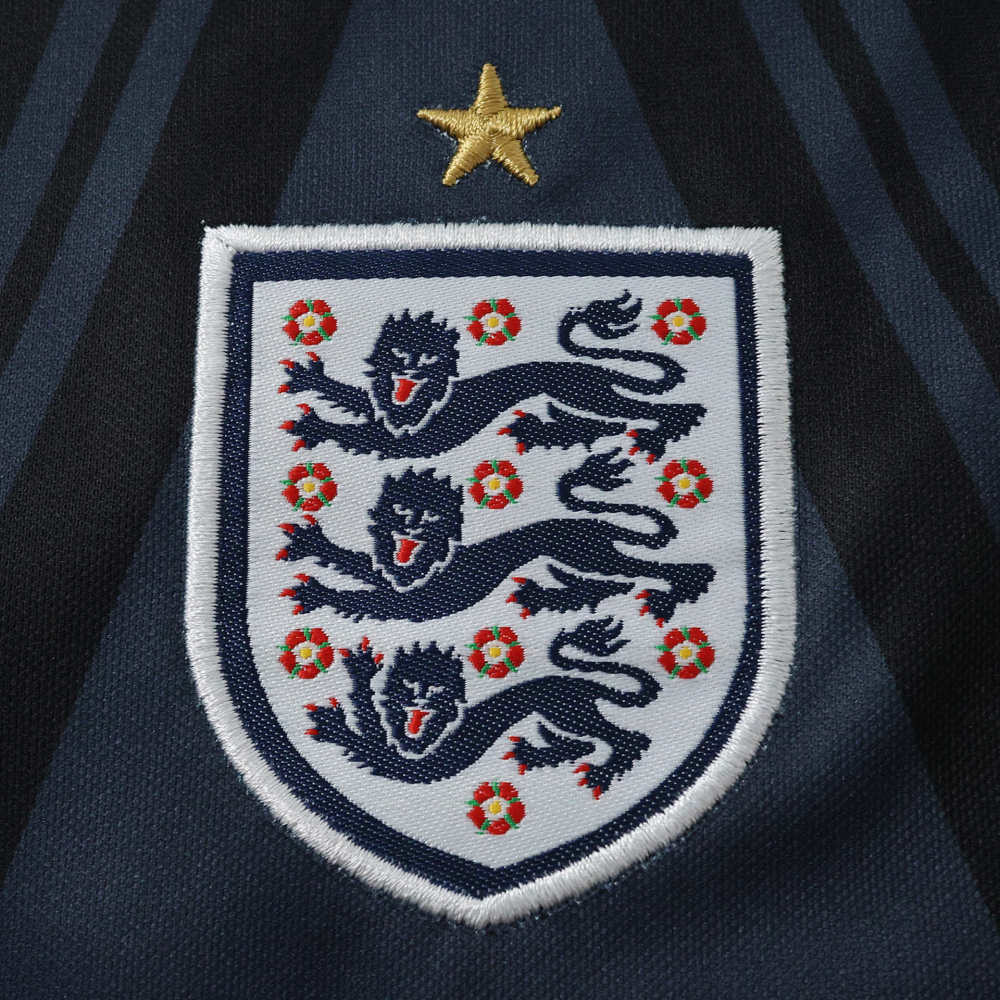 England 2026 goalkeeper Kids kit
