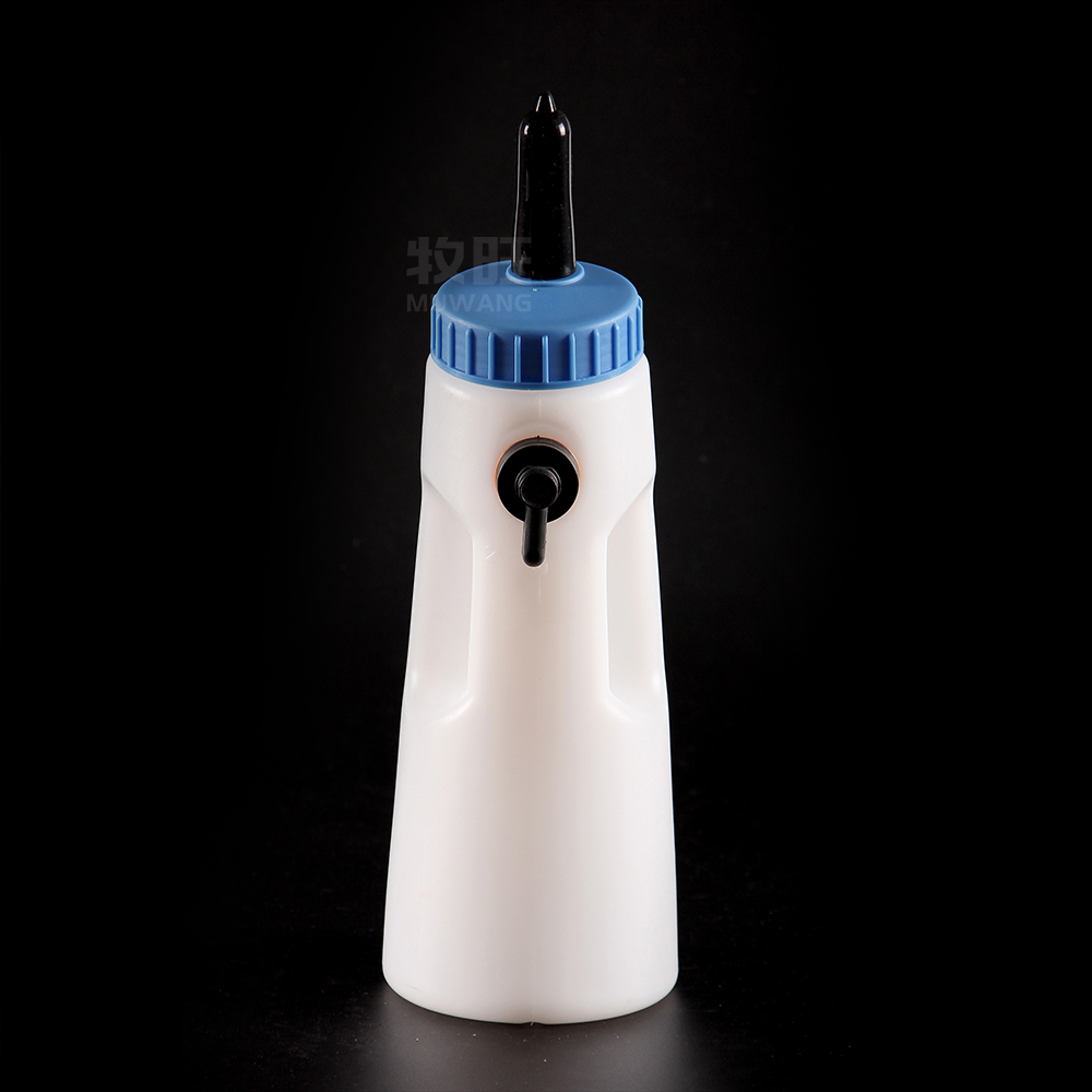 2.5L PE calf feeding bottle