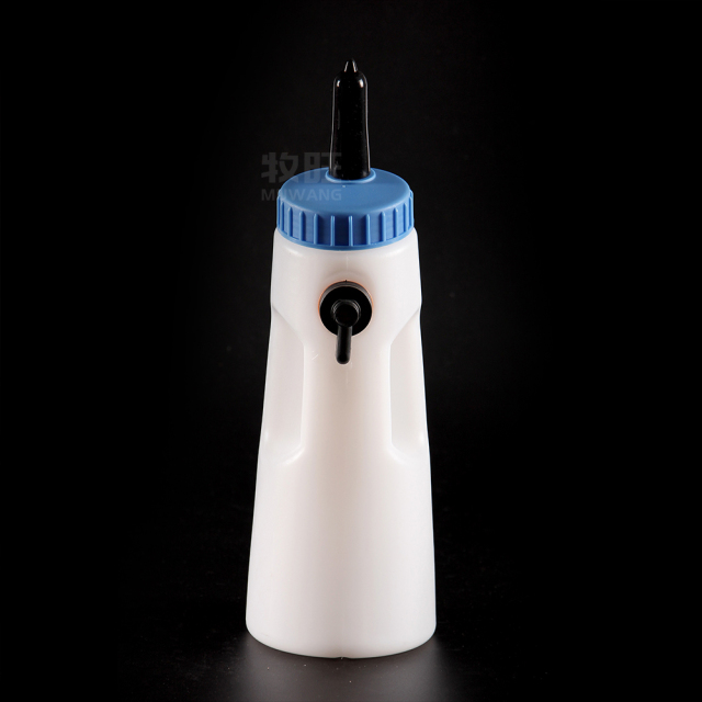 2.5L PE calf feeding bottle