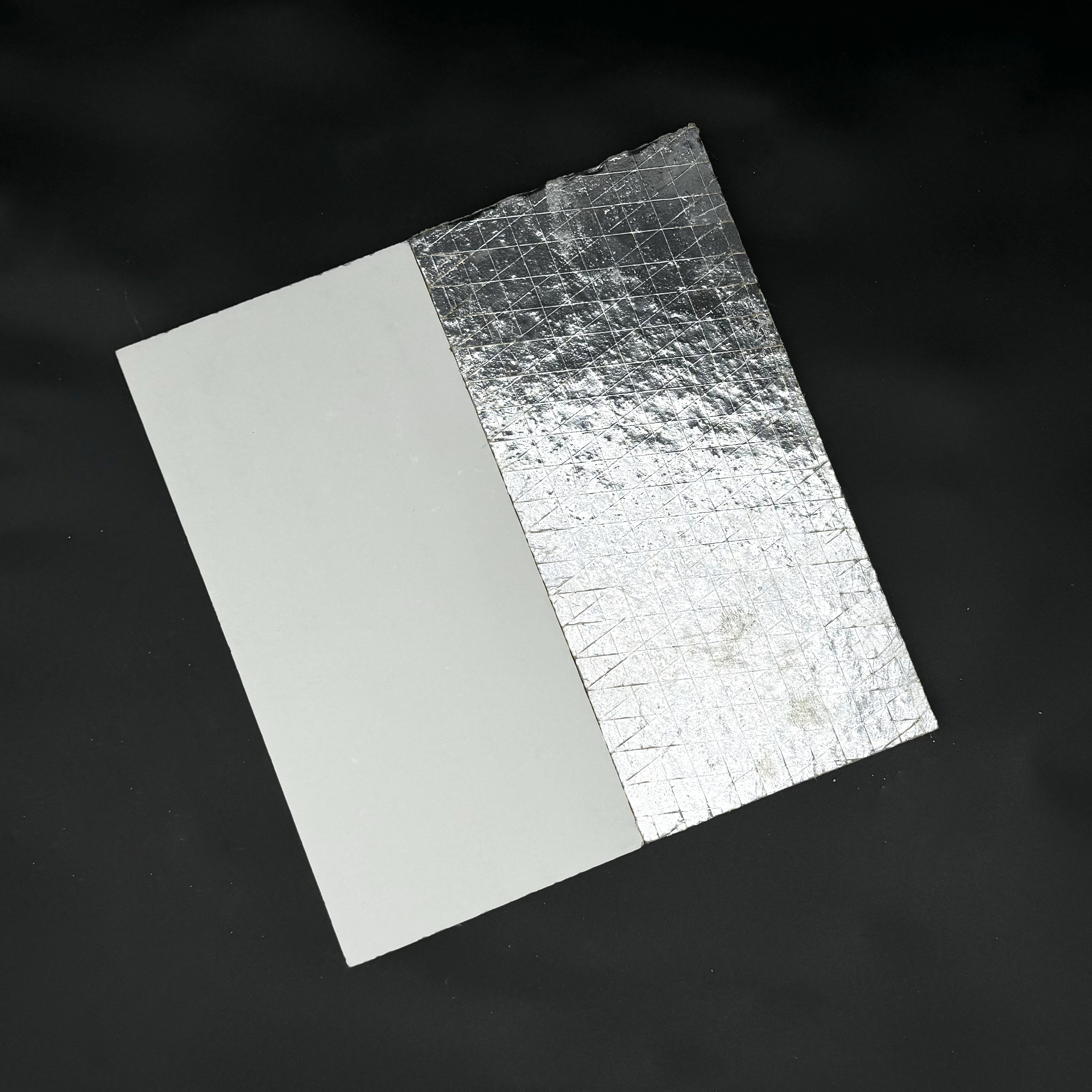 High-Performance Aluminum Foil Mineral fiber ceiling tiles for Insulation and Soundproofing,أسقف من الألياف المعدنية | بلاط سقف عازل للصوت | ألواح أسمنتية ليفية | مورد صيني لشبكات السقف على شكل حرف T,High-Performance Aluminum Foil Mineral fiber ceiling tiles for Insulation and Soundproofing