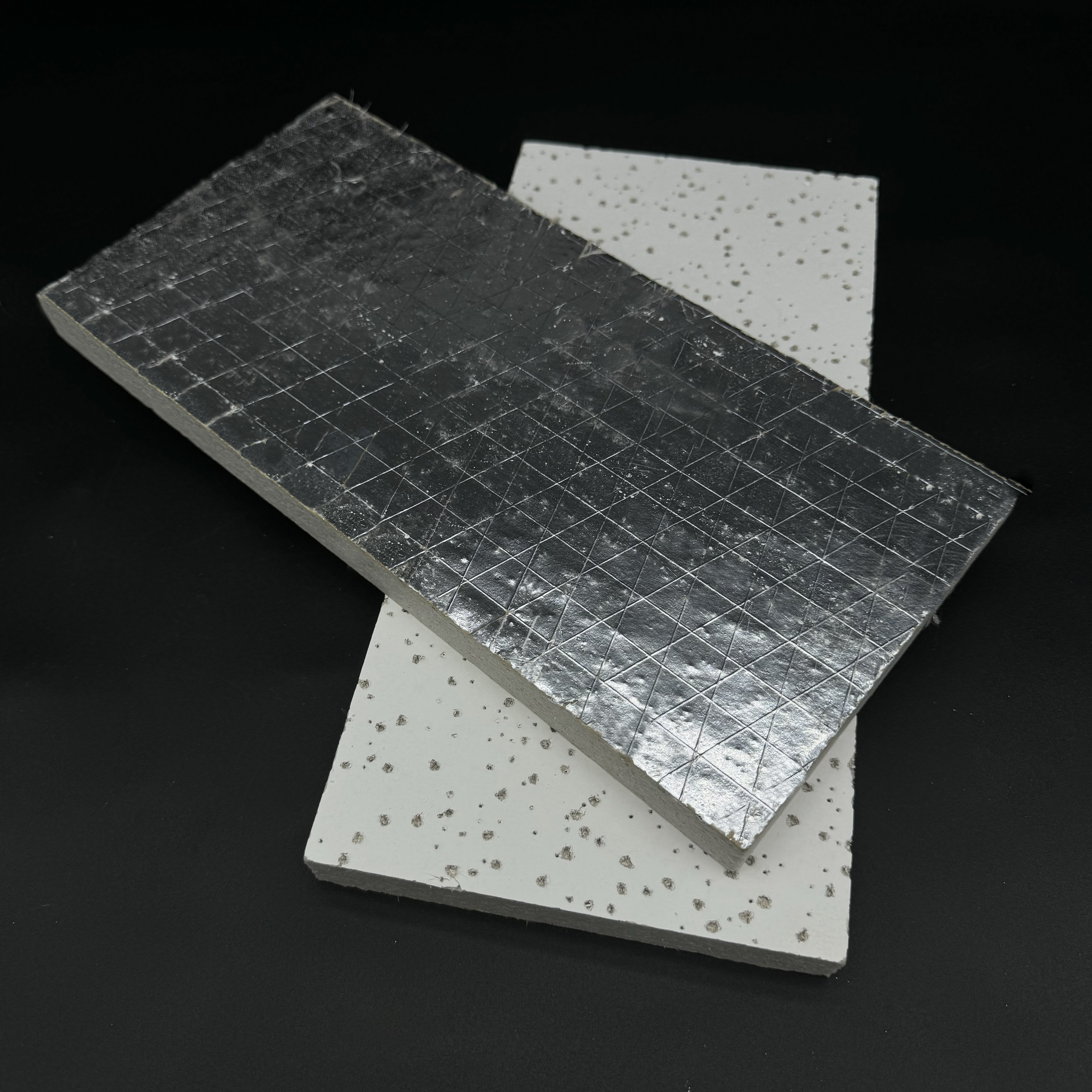High-Performance Aluminum Foil Mineral fiber ceiling tiles for Insulation and Soundproofing,أسقف من الألياف المعدنية | بلاط سقف عازل للصوت | ألواح أسمنتية ليفية | مورد صيني لشبكات السقف على شكل حرف T,High-Performance Aluminum Foil Mineral fiber ceiling tiles for Insulation and Soundproofing