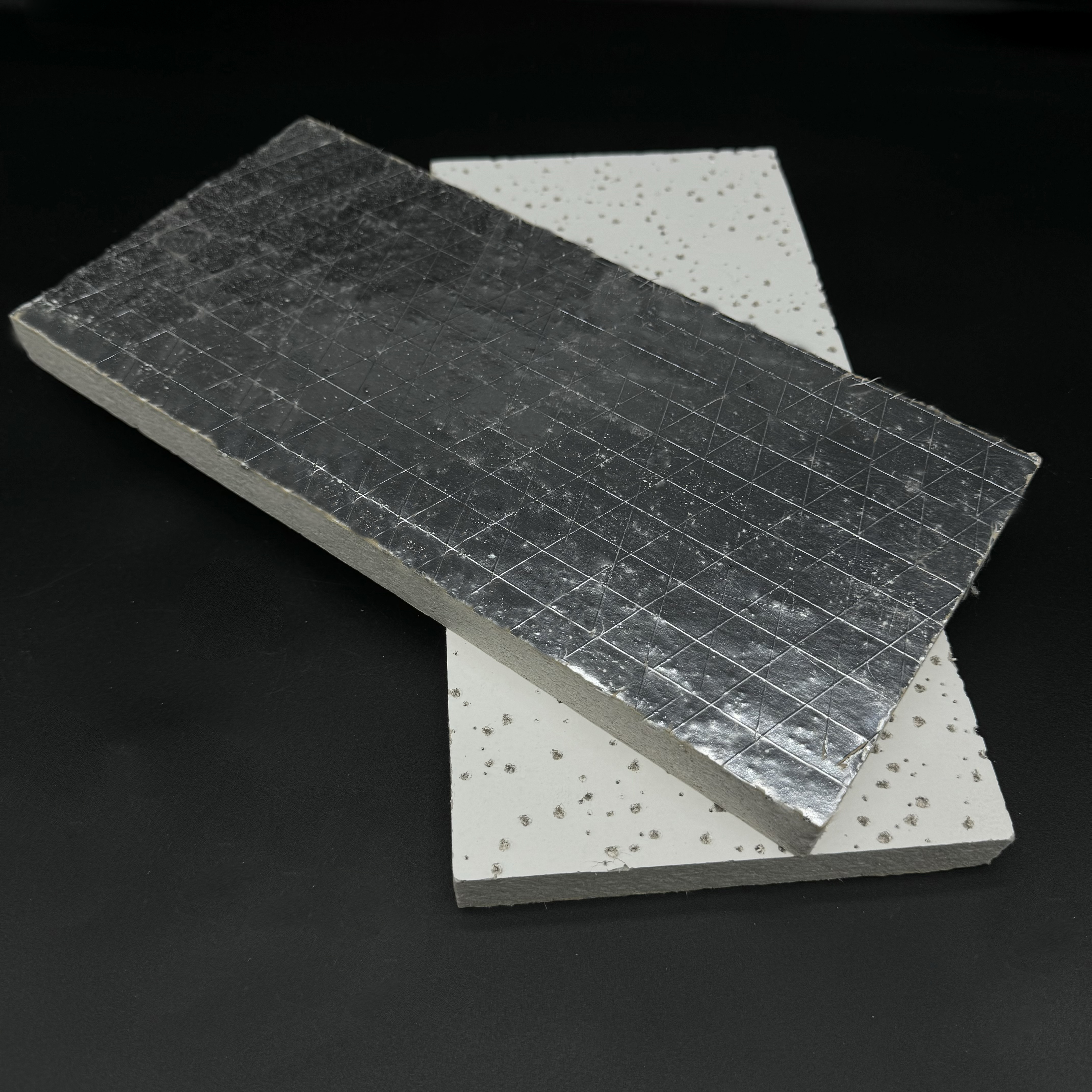 High-Performance Aluminum Foil Mineral fiber ceiling tiles for Insulation and Soundproofing,أسقف من الألياف المعدنية | بلاط سقف عازل للصوت | ألواح أسمنتية ليفية | مورد صيني لشبكات السقف على شكل حرف T,High-Performance Aluminum Foil Mineral fiber ceiling tiles for Insulation and Soundproofing