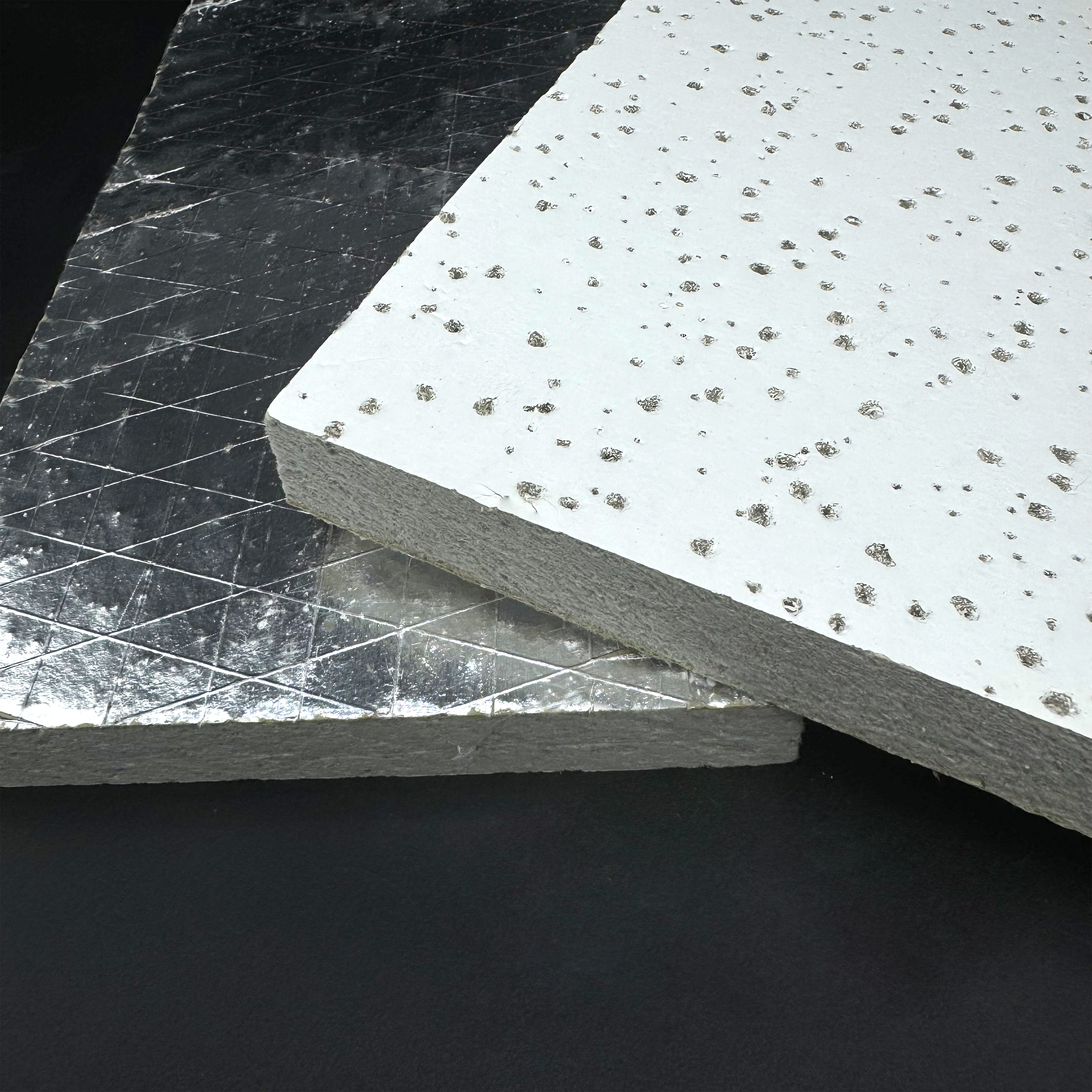 High-Performance Aluminum Foil Mineral fiber ceiling tiles for Insulation and Soundproofing,أسقف من الألياف المعدنية | بلاط سقف عازل للصوت | ألواح أسمنتية ليفية | مورد صيني لشبكات السقف على شكل حرف T,High-Performance Aluminum Foil Mineral fiber ceiling tiles for Insulation and Soundproofing