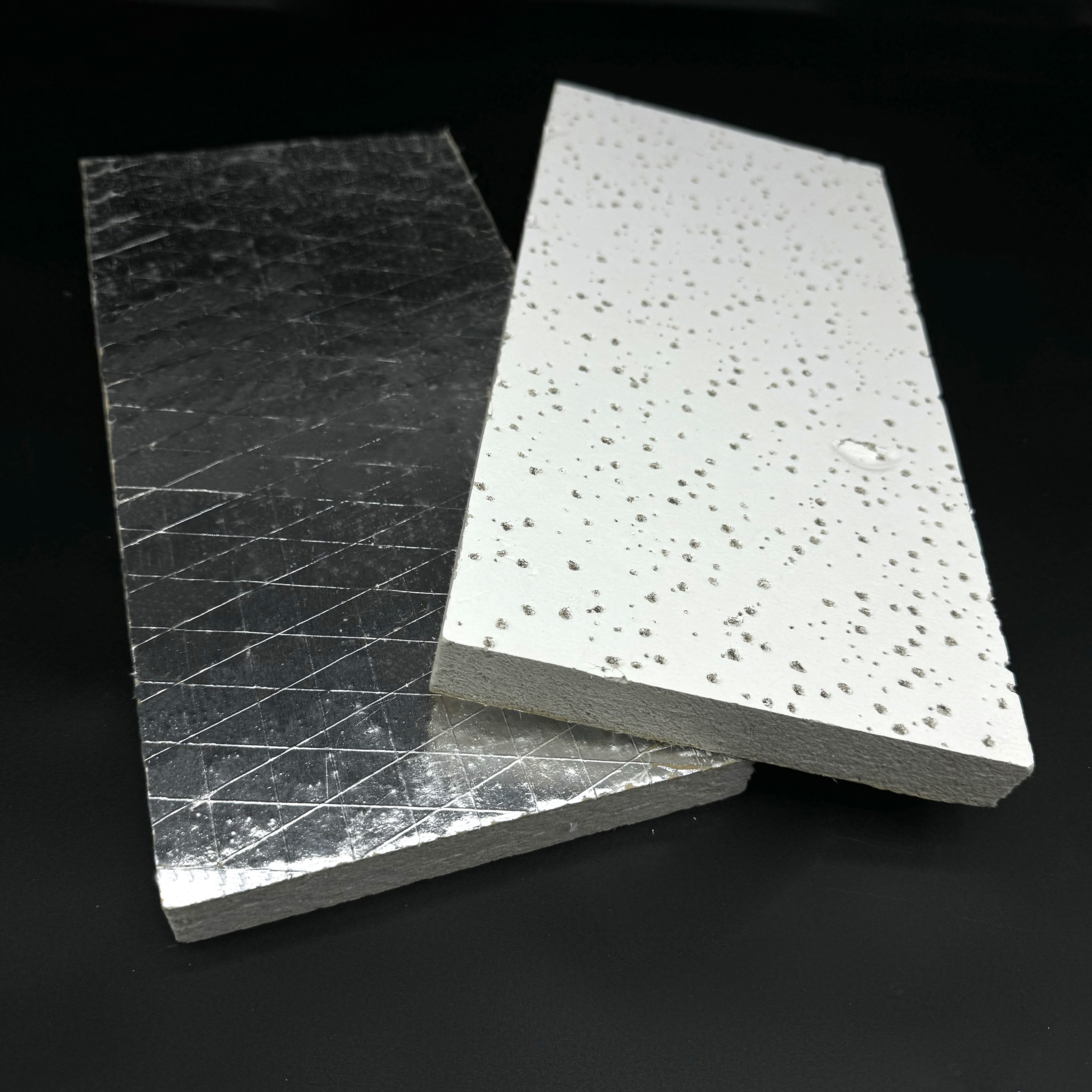 High-Performance Aluminum Foil Mineral fiber ceiling tiles for Insulation and Soundproofing,أسقف من الألياف المعدنية | بلاط سقف عازل للصوت | ألواح أسمنتية ليفية | مورد صيني لشبكات السقف على شكل حرف T,High-Performance Aluminum Foil Mineral fiber ceiling tiles for Insulation and Soundproofing