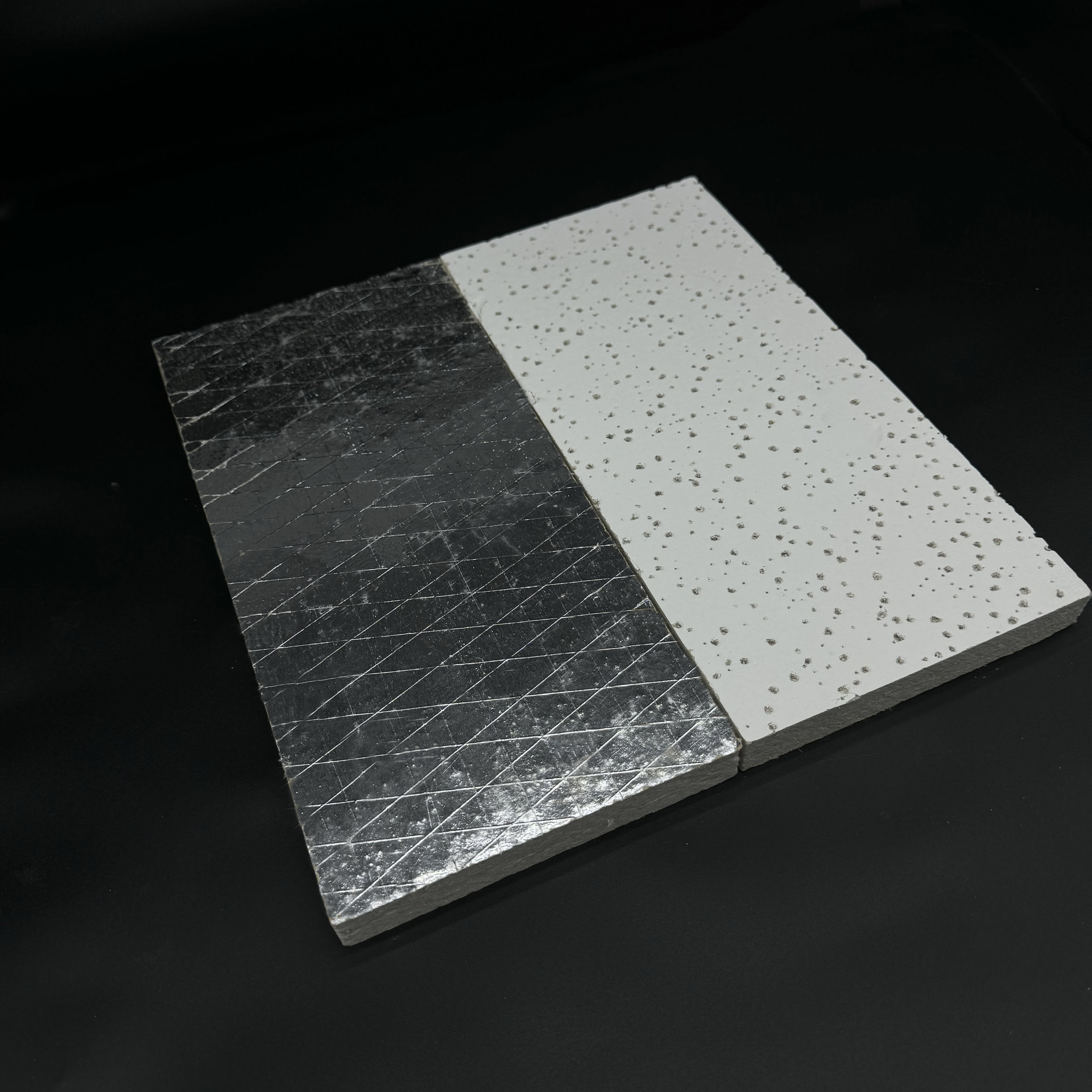 High-Performance Aluminum Foil Mineral fiber ceiling tiles for Insulation and Soundproofing,أسقف من الألياف المعدنية | بلاط سقف عازل للصوت | ألواح أسمنتية ليفية | مورد صيني لشبكات السقف على شكل حرف T,High-Performance Aluminum Foil Mineral fiber ceiling tiles for Insulation and Soundproofing
