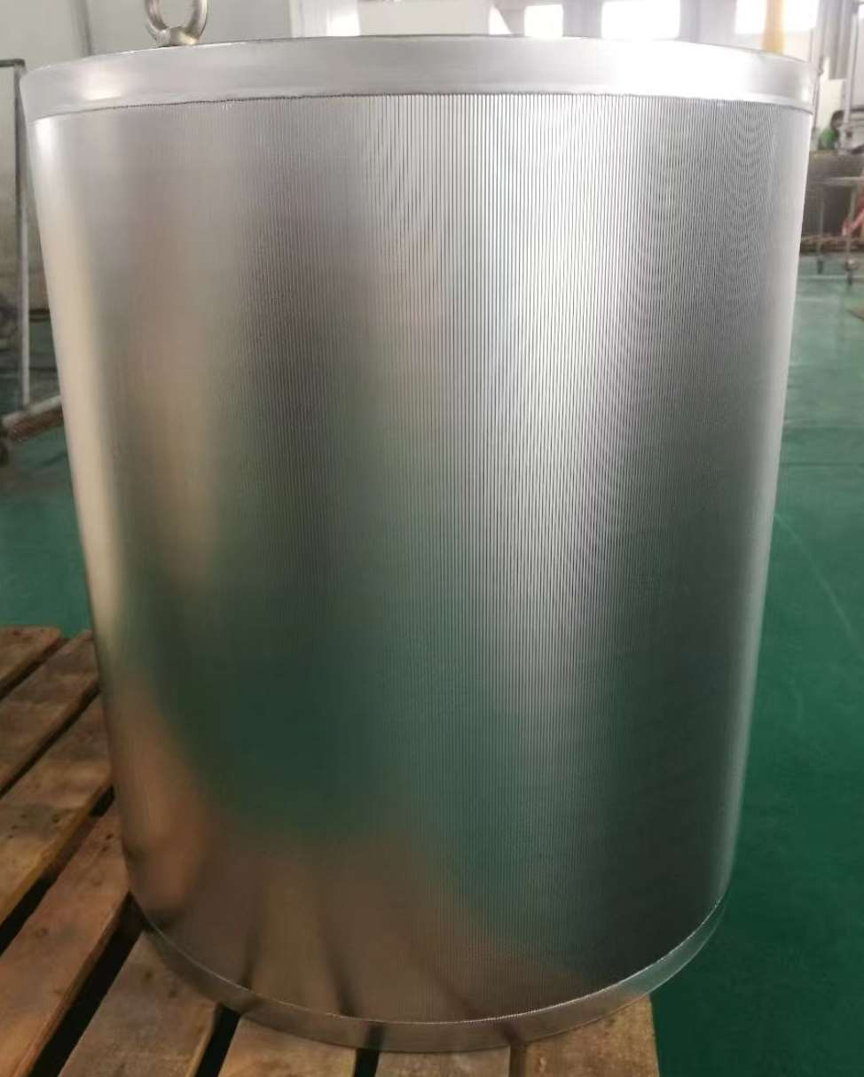 Inflow wedge wire basket media for long cycle screen guide