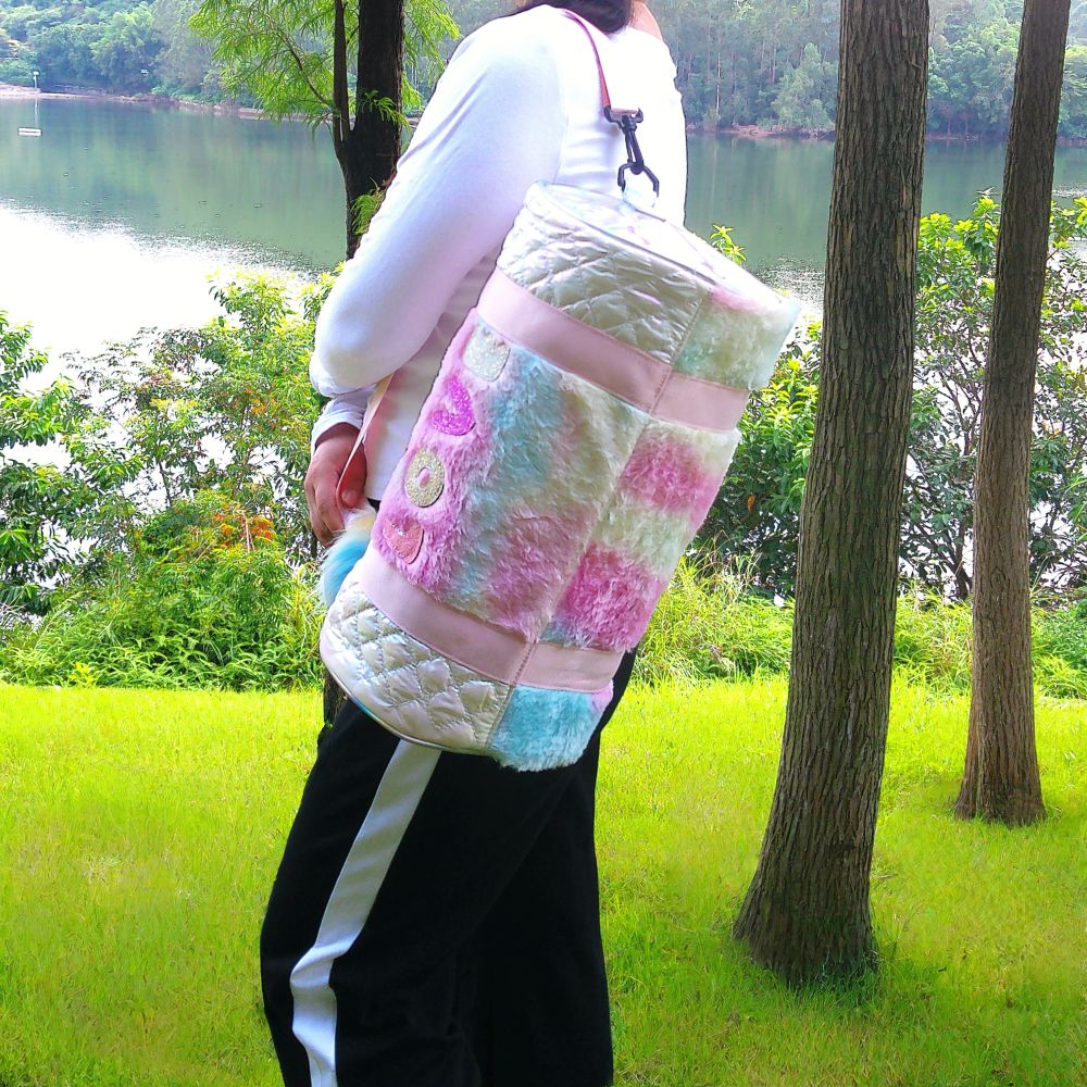 Iridescent knitted fabric, cylindrical travel and fitness bag.