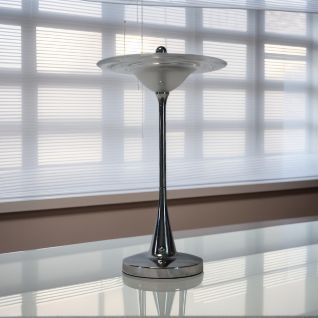 Dining table/desk lamp