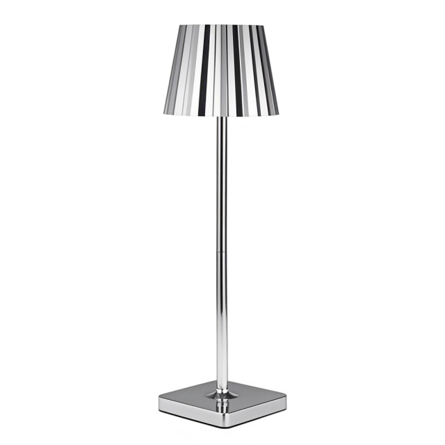 High-legged table lamps are used in dining tables and bars