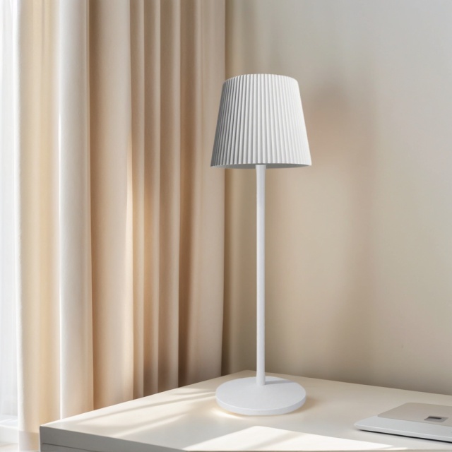 مصباح طاولة Baiyeco مزود ببطارية قابلة لإعادة الشحن عبر USB