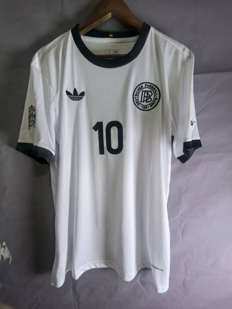 24-25 Germany's 125th anniversary