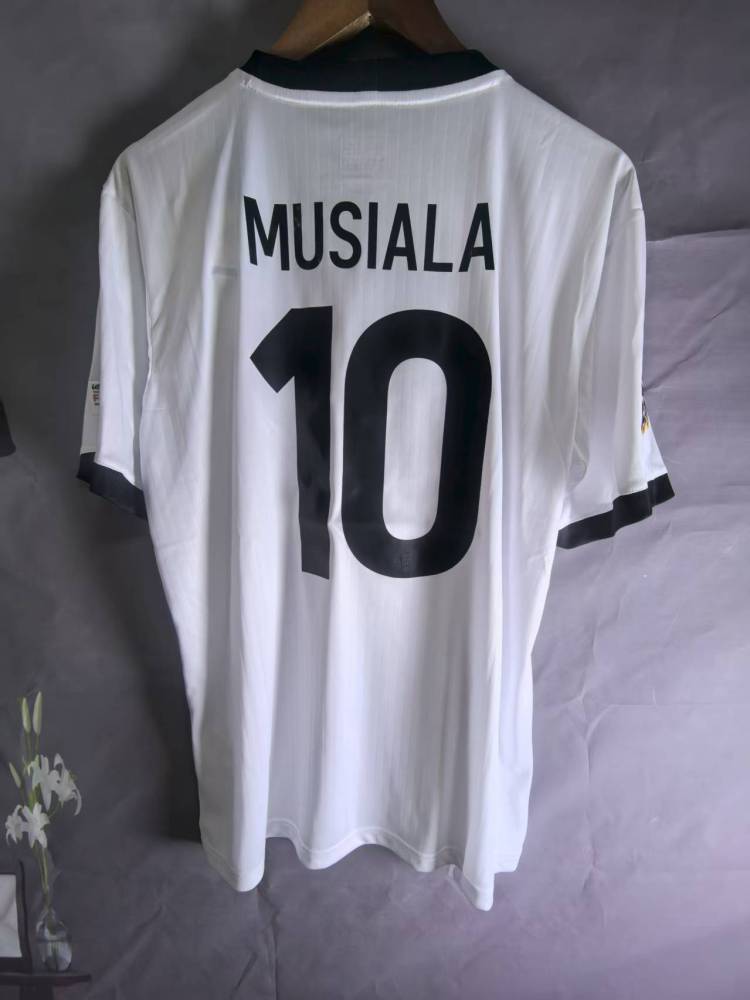 24-25 Germany's 125th anniversary