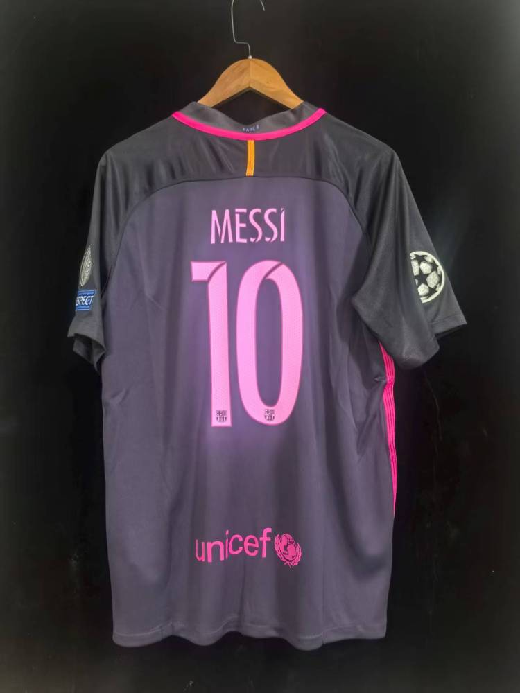 16-17 Barcelona away