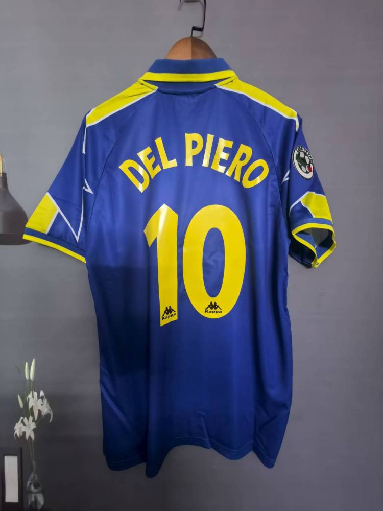 96-97 Juventus away