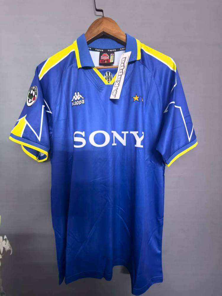 96-97 Juventus away