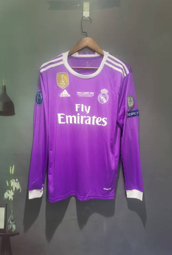 16–17Real Madrid away. long sleeve