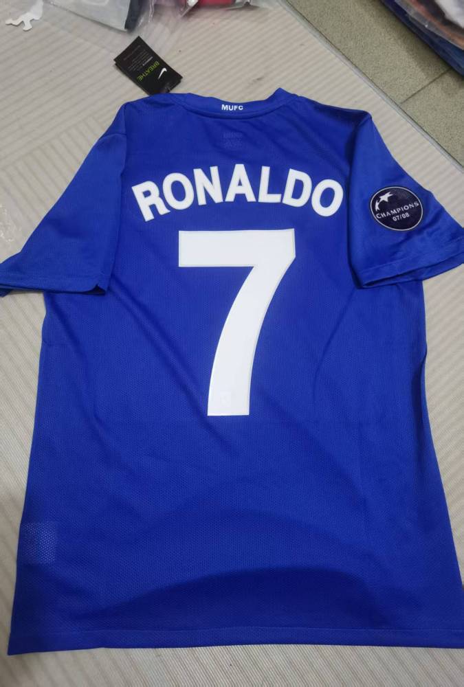 08-09 Manchester United away