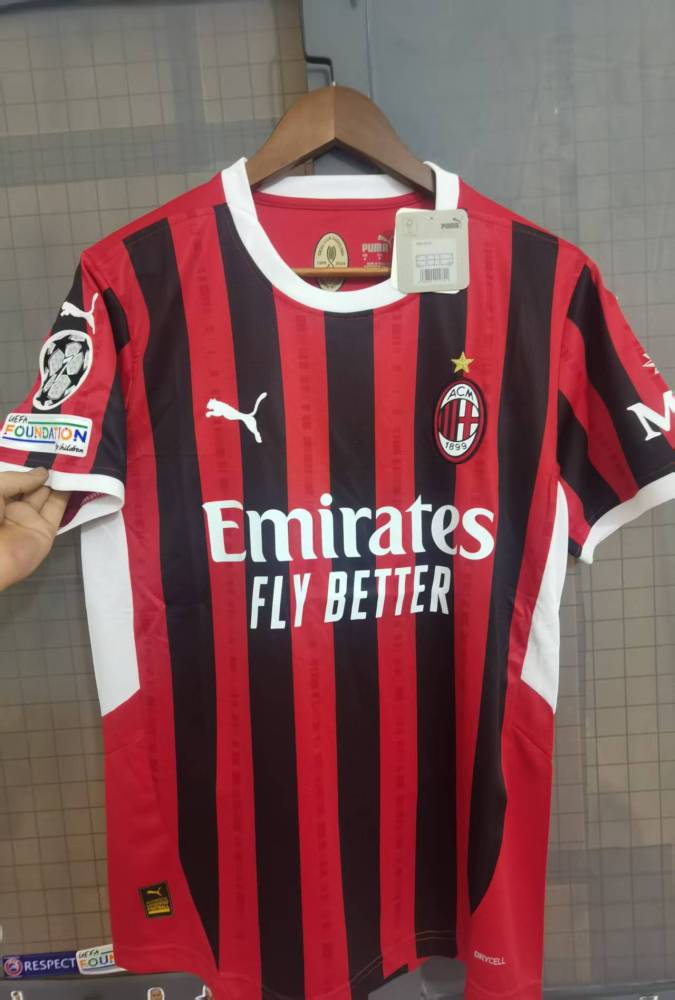 24-25AC Milan home
