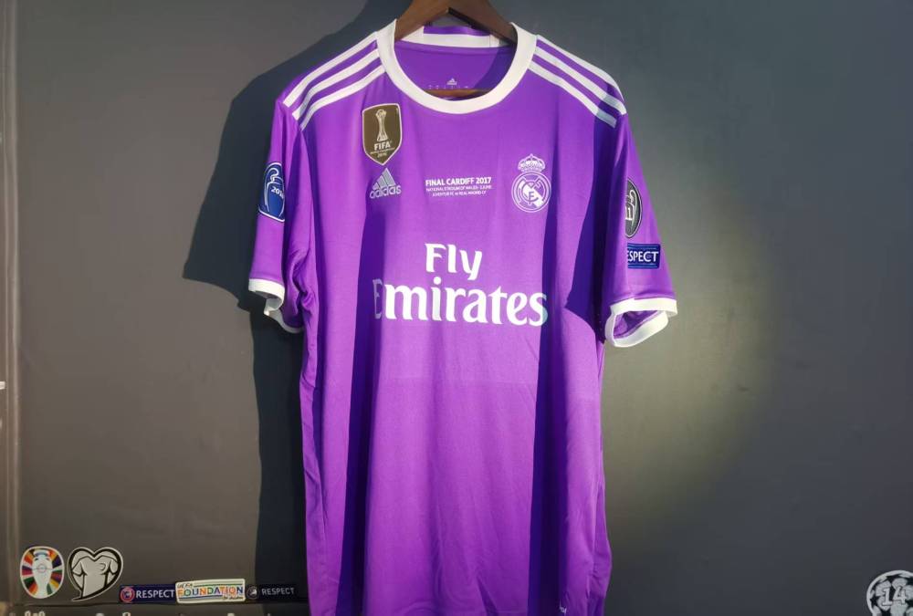 16-17 Real Madrid away