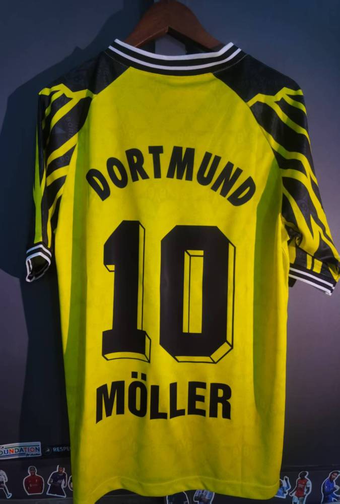 95–96 Dortmund Home