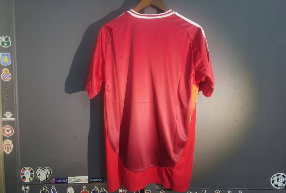 24-25 Manchester United home
