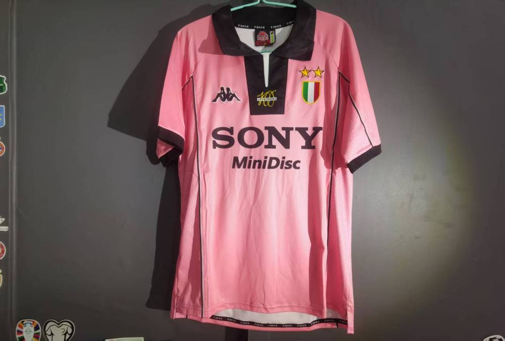 97-98 Juventus away