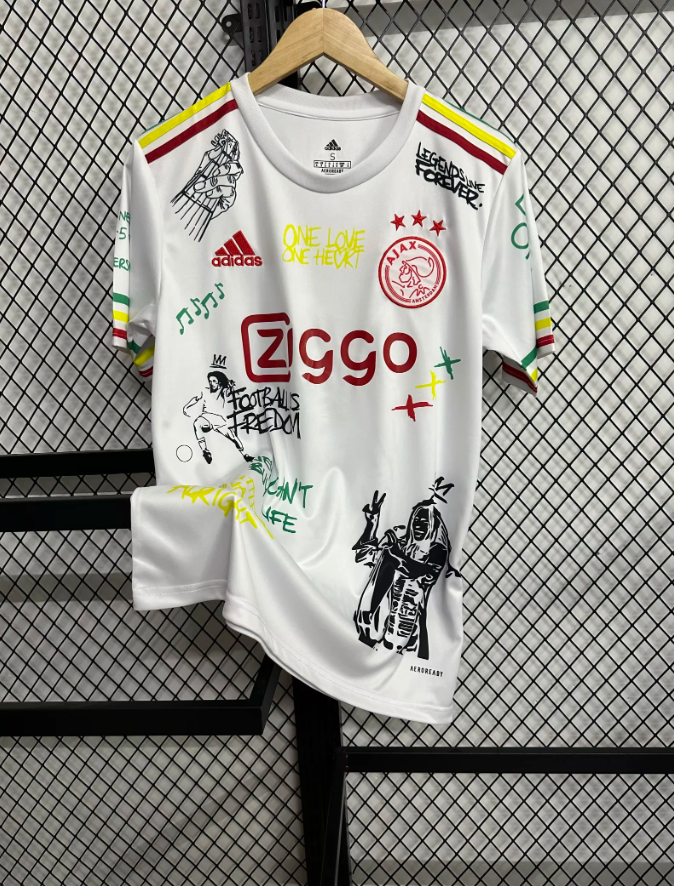 24-25 Ajax Graffiti version