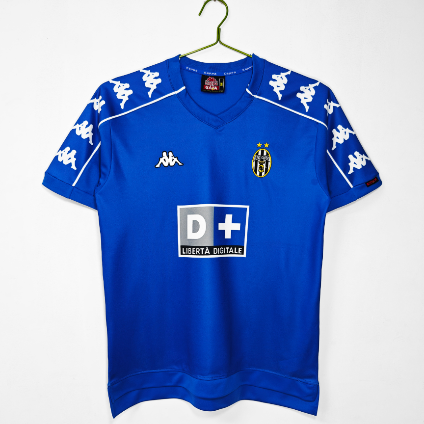 Juventus' away game in the 1999/00 season