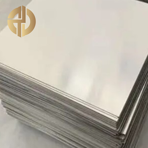 ألواح من سبائك التيتانيوم