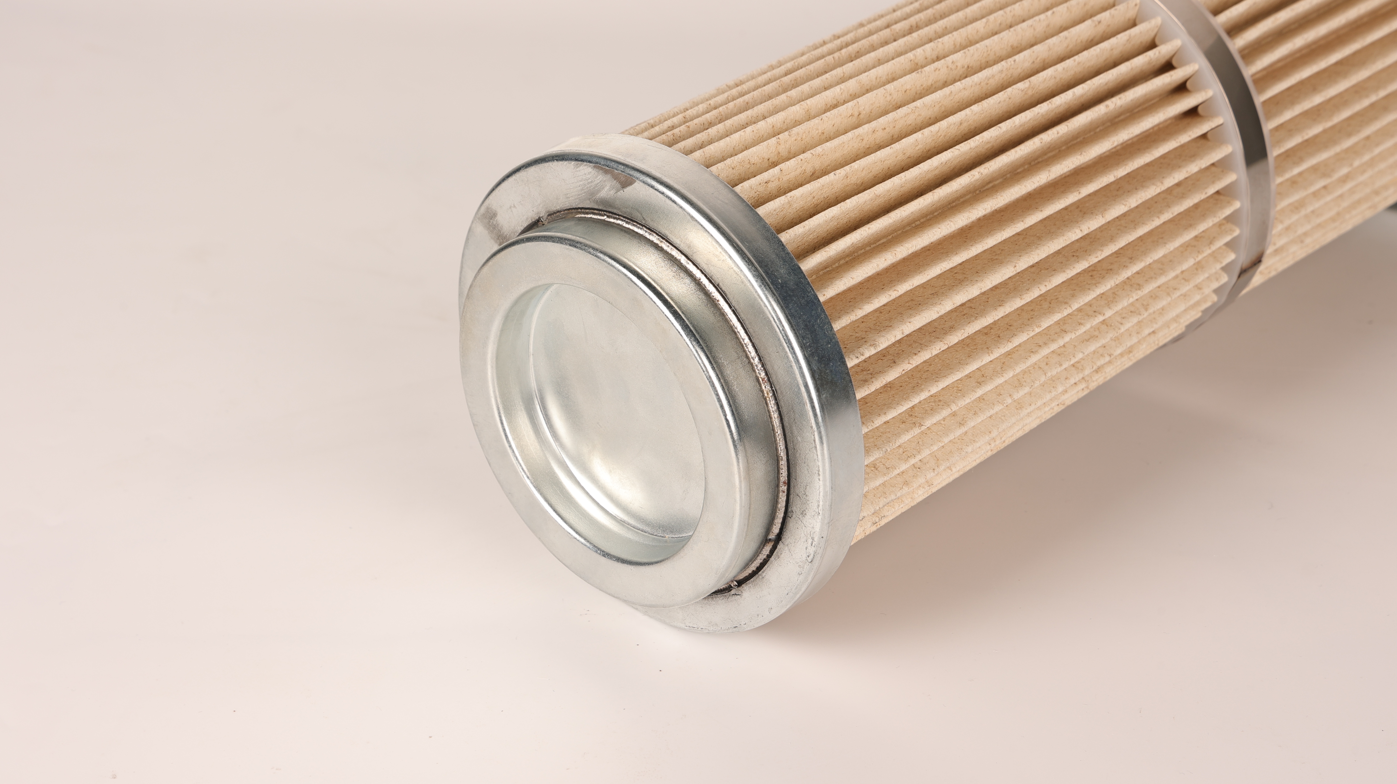 Low pressure differential filter cartridges with high quality