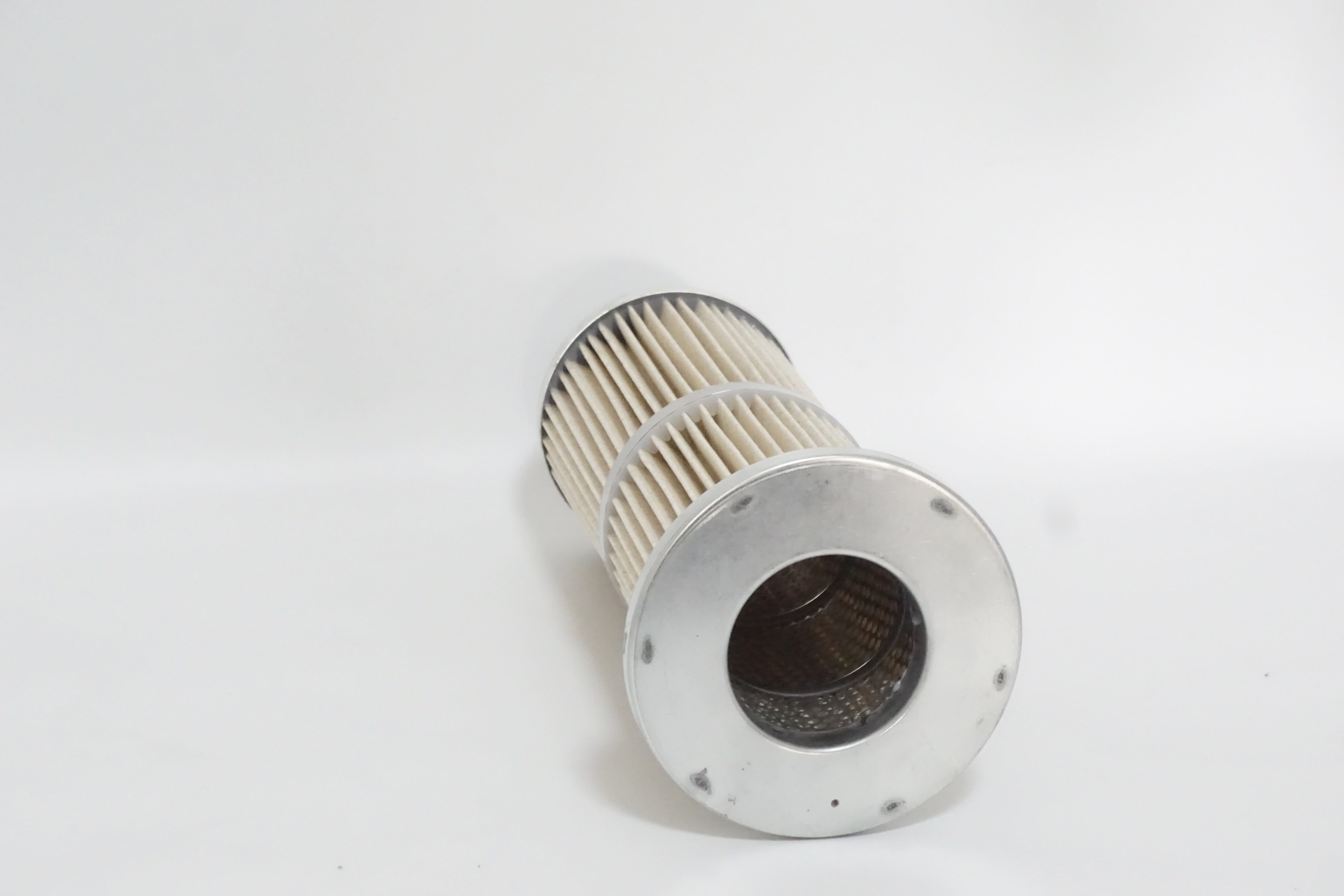 Low pressure differential filter cartridges with high quality
