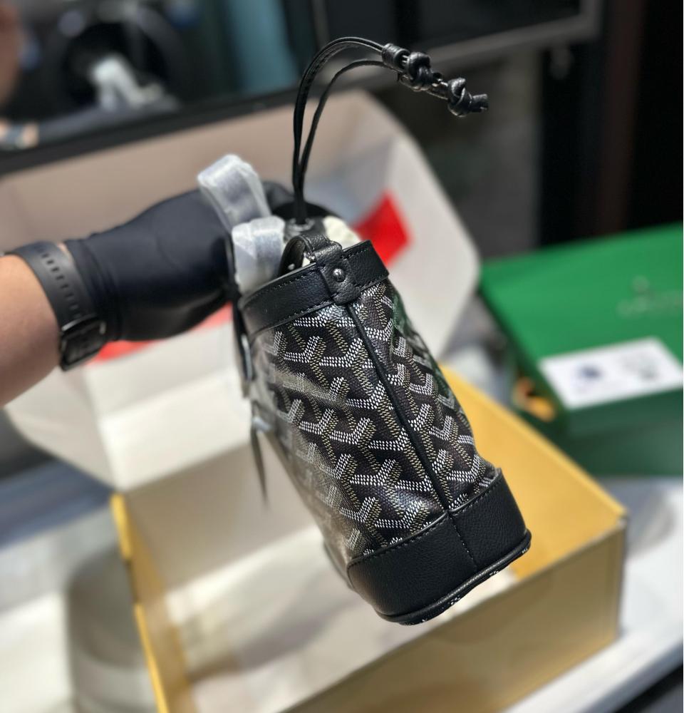 Goyard Mini beluga