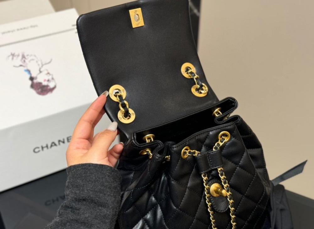 Chanel 24s