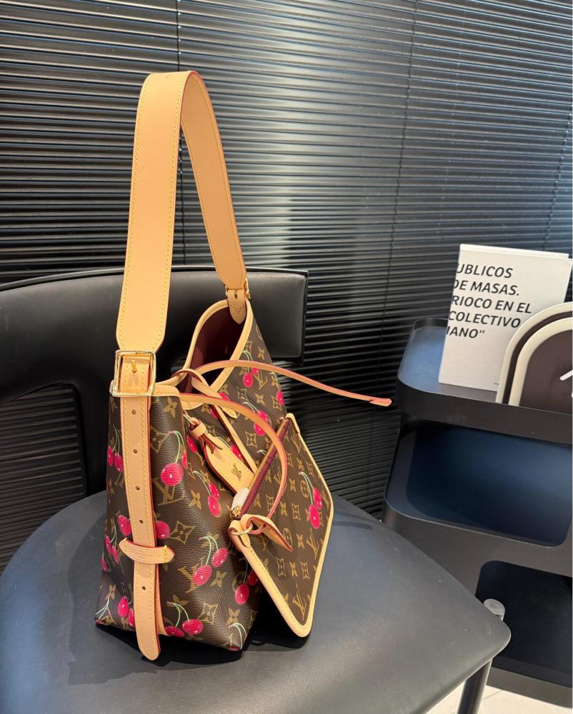 LV Carryall
