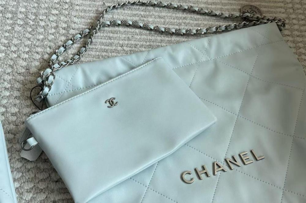 Chanel 22 Bag