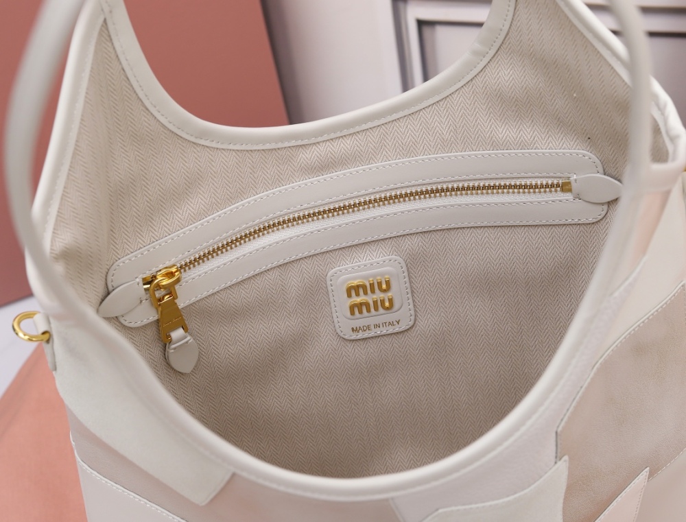 MiuMiu hobo