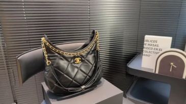 Chanel 25 hobo