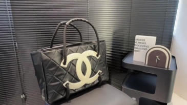Chanel tote