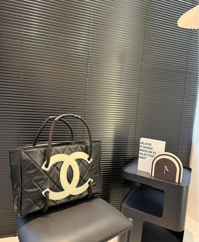 Chanel tote