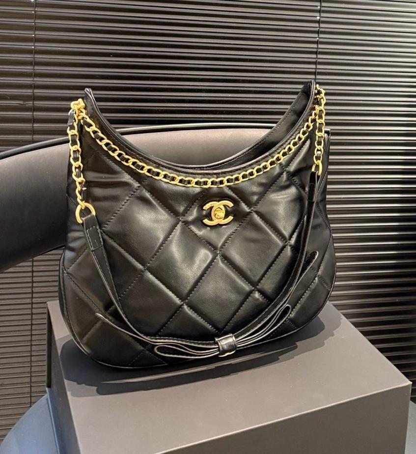 Chanel 25 hobo
