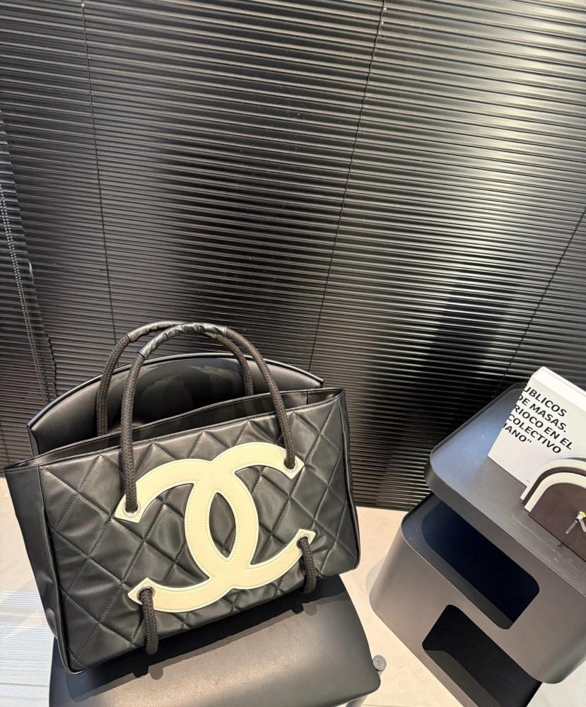 Chanel tote