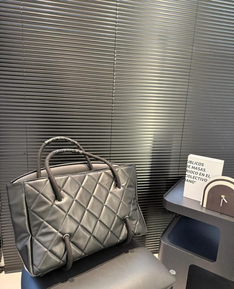Chanel tote