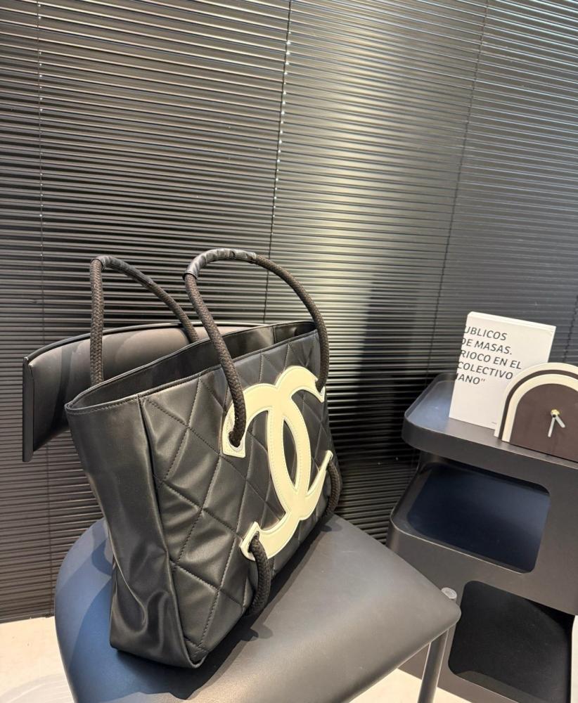 Chanel tote