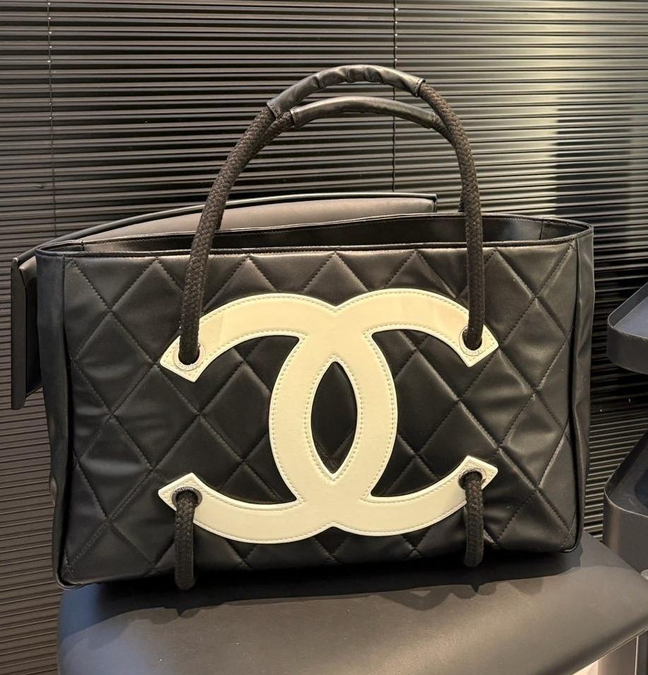 Chanel tote