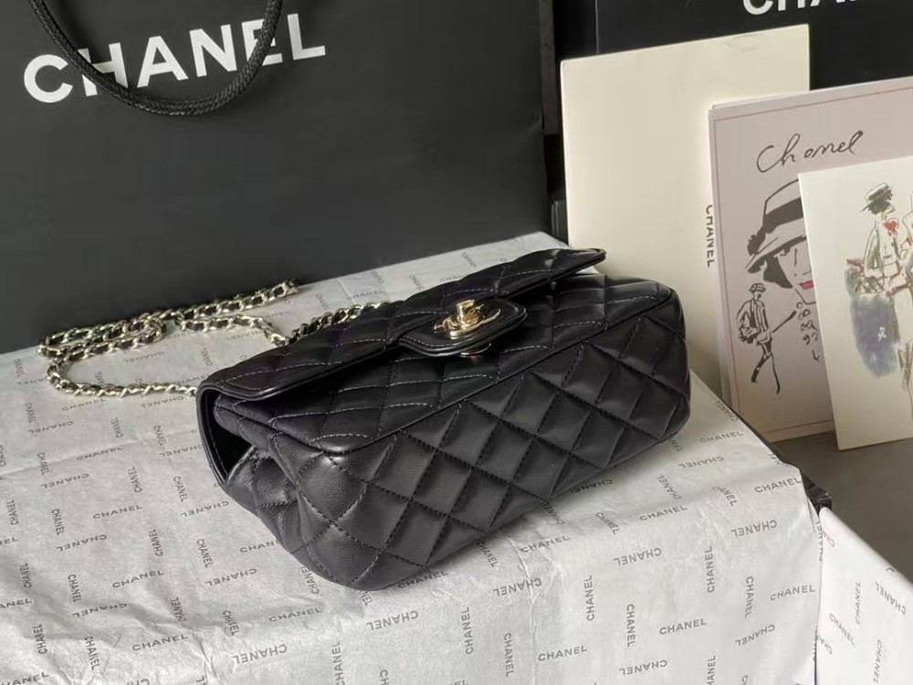 Chanel 23A Diamond handle cf