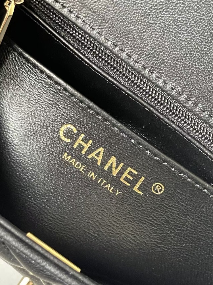 Chanel 23A Diamond handle cf