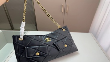 Chanel 25k hobo
