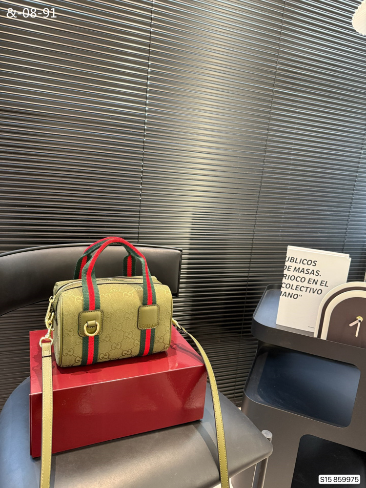 Gucci  boston